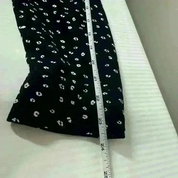 🔥 Black blouse with white floral dots size medium? - Picture 3 of 10